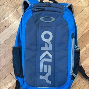 Oakley Enduro 20L Men's Backpack in Blue and Black